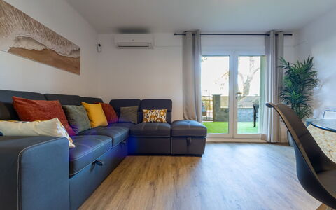 Rosa Dels Vents: Interieur Ontwerp, Meubilair, Flooring, Verdieping, Bankstel, Hout, Houten Vloer, Plafond, Woonkamer, Kamer