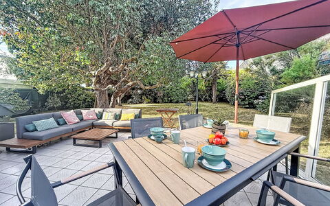 Armorique: Meubilair, Buitenmeubels, Tafel, Stoel, Buitentafel, Keuken En Eettafel, Koffietafel, Schaduw, Patio, Tuin