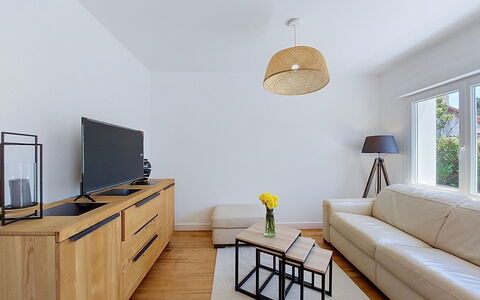 Fourchaud: Meubilair, Interieur Ontwerp, Flooring, Bankstel, Verdieping, Muur, Hout, Kamer, Woonkamer, Tafel