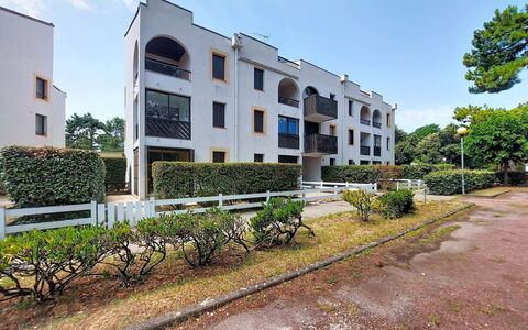 Evasion Marine: Gebouw, Muur, Venster, Woongebied, Buurt, Facade, Huis,  Dorf\, Huis, Balkon