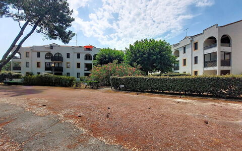 Evasion Marine: Gebouw, Muur, Venster, Woongebied, Buurt, Facade, Huis,  Dorf\, Huis, Balkon