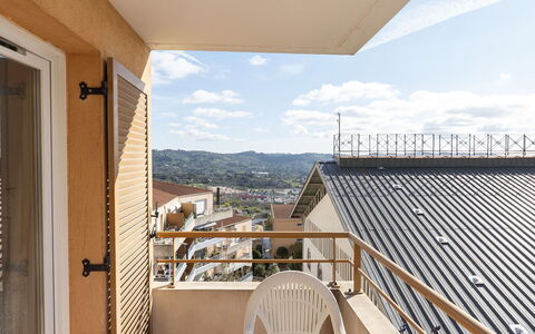 Grasse 616: Gebouw, Muur, Venster, Woongebied, Buurt, Facade, Huis,  Dorf\, Huis, Balkon