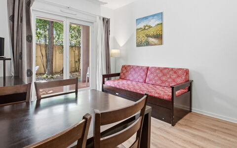 Grasse 617: Beits, Hardwood, Schaduw, Veranda, Dek, Plank, Buitenmeubels, Balkon, Gang, Eco Hotel