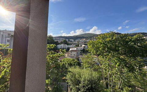 Grasse 619: Gebouw, Muur, Venster, Woongebied, Buurt, Facade, Huis,  Dorf\, Huis, Balkon
