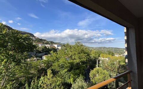 Grasse 619: Gebouw, Muur, Venster, Woongebied, Buurt, Facade, Huis,  Dorf\, Huis, Balkon