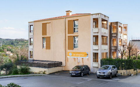 Grasse 625: Gebouw, Muur, Venster, Woongebied, Buurt, Facade, Huis,  Dorf\, Huis, Balkon