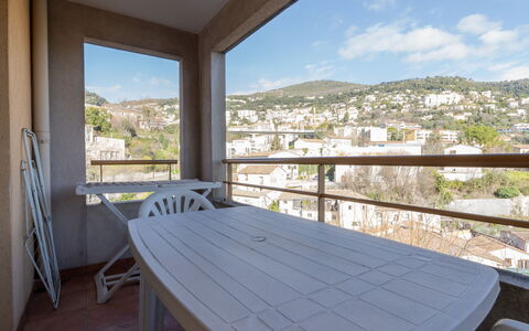Grasse 639: Gebouw, Muur, Venster, Woongebied, Buurt, Facade, Huis,  Dorf\, Huis, Balkon