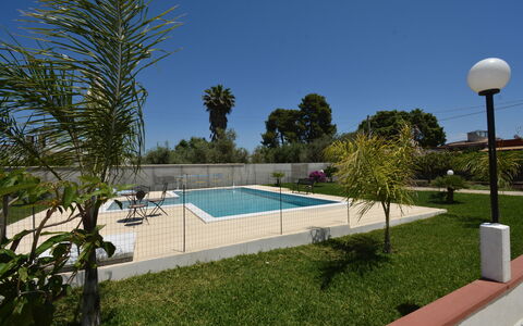 Villa Gloria: Zwembad, Woongebied, Toevlucht, Schaduw, Samengesteld Materiaal, Buitenmeubels, Landscaping, Tuin, Eco Hotel