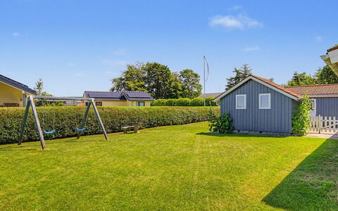 Aderice - 80M from the Sea: Gras, Huis, Woongebied, Landschap, Land Lot, Tuin, Huis, Dak, Gazon, Groundcover