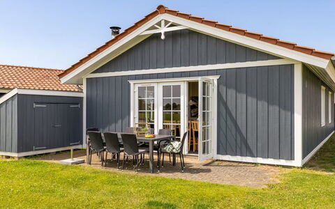 Askatla - 50M to the Fjord: Verblijf, Siding, Garden Gebouwen, Landgoed, Schuur, Veranda, Werf, Gazon, Landscaping, Boerderij