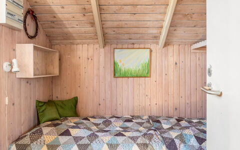 Eldmar - 500M from the Sea: Hout, Slaapkamer, Interieur Ontwerp, Verdieping, Flooring, Meubilair, Bed, Beits, Kamer, Plafond