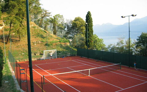 Robilant: Tennisbaan, Netto, Schaduw, Tennis, Zwembad, Racketsport, Kunstgras, Hek