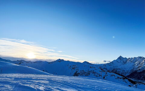 Ferienwohnung Enz: Lucht, Blauw, Bergachtig Landvormen, Berg, Sneeuw, Winter, Zon, Bergketen, Terrein, Glacial Landform