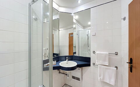 Tonis Strandidyll: Loodgieterswerkinrichting, Interieur Ontwerp, Flooring, Badkamer, Verdieping, Wastafel In De Badkamer, Wastafel, Loodgieter, Kraan, Kamer