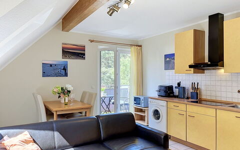 Tonis Strandidyll: Meubilair, Interieur Ontwerp, Flooring, Hout, Verdieping, Kamer, Bankstel, Plafond, Verlichting, Woonkamer