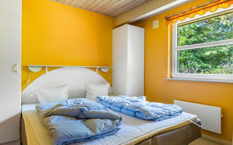Oke - 1.2Km from the Sea: Interieur Ontwerp, Geel, Slaapkamer, Bed, Plafond, Verdieping, Laken, Bedding, Meubilair, Huis