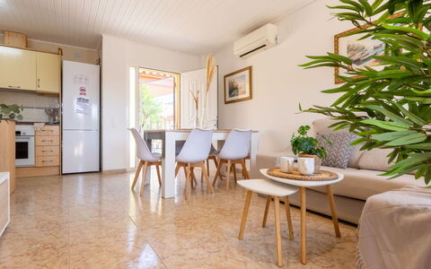 Lisa: Flooring, Interieur Ontwerp, Verdieping, Hout, Plafond, Meubilair, Houten Vloer, Kamer, Woonkamer, Beits