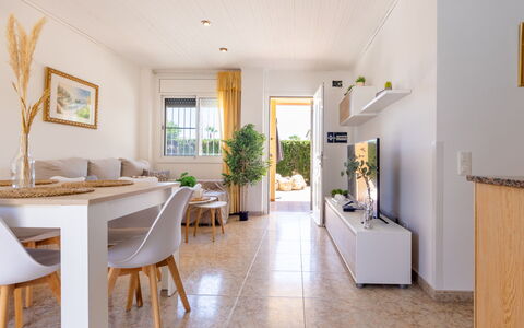 Lisa: Interieur Ontwerp, Flooring, Meubilair, Verdieping, Huis, Appartement, Woonkamer, Keuken En Eettafel, Kamer, Stoel