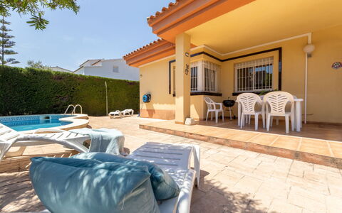 Lisa: Vrije Tijd, Zwembad, Vakantie, Schaduw, Toevlucht, Buitenmeubels, Villa, Eco Hotel, Hotel, Balkon