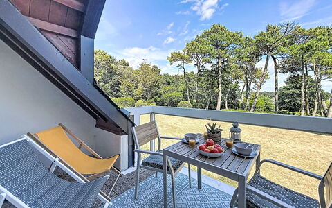 Les Terrasses du Port: Balkon, Dek, Schaduw, Stoel, Buitenmeubels, Leuning, Hardwood, Eco Hotel, Villa