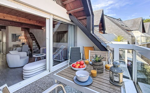 Les Terrasses du Port: Huis, Appartement, Balkon, Stoel, Toevlucht, Kamerplant, Hardwood, Villa, Eco Hotel, Bloempot