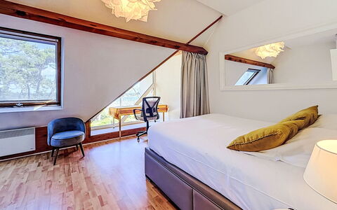 Les Terrasses du Port: Interieur Ontwerp, Hout, Flooring, Meubilair, Verdieping, Plafond, Slaapkamer, Verlichting, Bed, Kamer