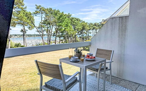 Les Terrasses du Port: Buitenmeubels, Schaduw, Stoel, Balkon, Dek, Eco Hotel, Boardwalk, Leuning, Gang, Hek