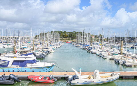 Les Terrasses du Port: Boot, Blauw, Water, Jachthaven, Watercraft, Boten En Varen - Materialen En Benodigdheden, Haven, Mast, Haven, Schip