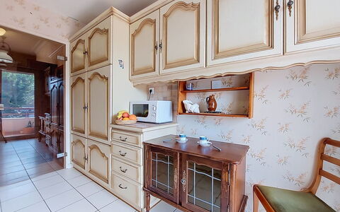 Hotel de Ville: Meubilair, Keuken En Eettafel, Stoel, Verdieping, Zee, Balkon, Oceaan, Toevlucht, Eco Hotel, Eetkamer