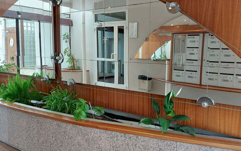 Hotel de Ville: Meubilair, Keuken En Eettafel, Stoel, Verdieping, Zee, Balkon, Oceaan, Toevlucht, Eco Hotel, Eetkamer