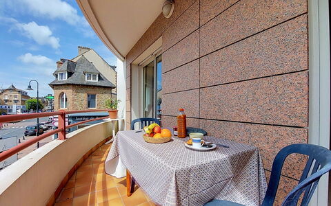 Hotel de Ville: Appartement, Balkon, Beits, Tegel