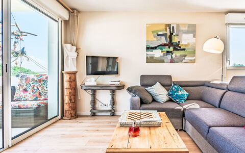 Alturan: Meubilair, Keuken En Eettafel, Stoel, Verdieping, Zee, Balkon, Oceaan, Toevlucht, Eco Hotel, Eetkamer
