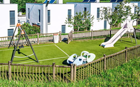 Alturan: Meubilair, Keuken En Eettafel, Stoel, Verdieping, Zee, Balkon, Oceaan, Toevlucht, Eco Hotel, Eetkamer