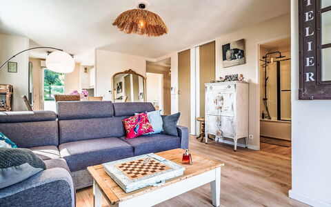 Alturan: Meubilair, Keuken En Eettafel, Stoel, Verdieping, Zee, Balkon, Oceaan, Toevlucht, Eco Hotel, Eetkamer