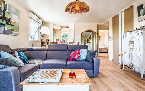 Alturan: Meubilair, Keuken En Eettafel, Stoel, Verdieping, Zee, Balkon, Oceaan, Toevlucht, Eco Hotel, Eetkamer