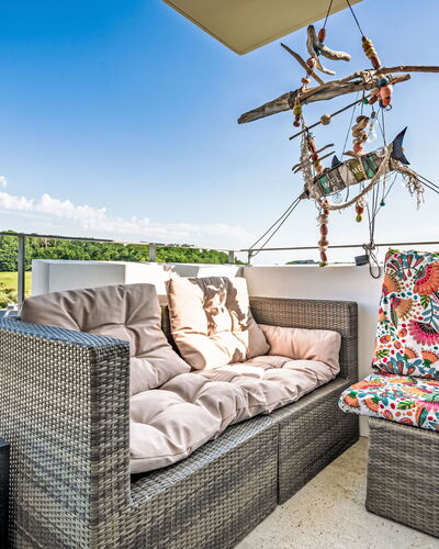 Alturan: Meubilair, Keuken En Eettafel, Stoel, Verdieping, Zee, Balkon, Oceaan, Toevlucht, Eco Hotel, Eetkamer