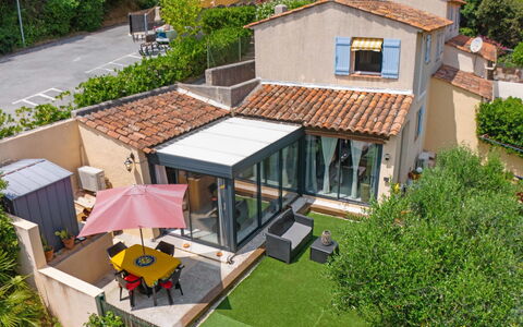 Hameau de Croisette Plage: Meubilair, Keuken En Eettafel, Stoel, Verdieping, Zee, Balkon, Oceaan, Toevlucht, Eco Hotel, Eetkamer