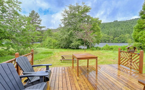 Loch Oich View (Lodge 6): Natuur, Hout, Natuurlijk Landschap, Landschap, Hardwood, Meer, Natuurgebied, Woud, Beits, Dek