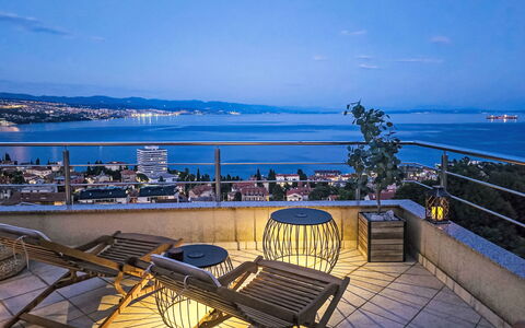 Judy: Toevlucht, Zee, Oceaan, Eco Hotel, Balkon, Kust, Stoel, Buitenmeubels, Badplaats, Hotel