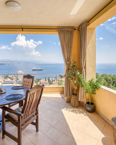 Judy: Meubilair, Keuken En Eettafel, Stoel, Verdieping, Zee, Balkon, Oceaan, Toevlucht, Eco Hotel, Eetkamer