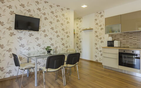 Patti 1: Meubilair, Keuken En Eettafel, Stoel, Verdieping, Zee, Balkon, Oceaan, Toevlucht, Eco Hotel, Eetkamer