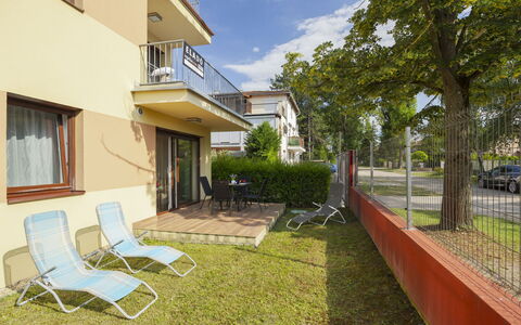 Patti 1: Meubilair, Keuken En Eettafel, Stoel, Verdieping, Zee, Balkon, Oceaan, Toevlucht, Eco Hotel, Eetkamer