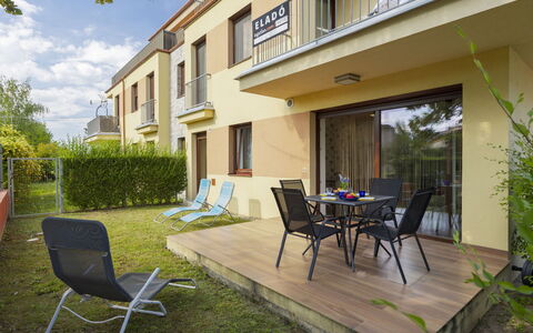 Patti 1: Meubilair, Keuken En Eettafel, Stoel, Verdieping, Zee, Balkon, Oceaan, Toevlucht, Eco Hotel, Eetkamer