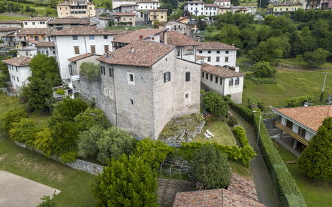 Casa Torre Il Castello: Meubilair, Keuken En Eettafel, Stoel, Verdieping, Zee, Balkon, Oceaan, Toevlucht, Eco Hotel, Eetkamer