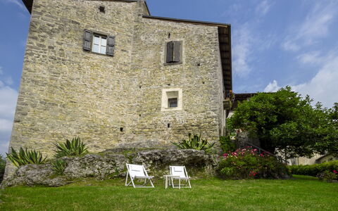 Casa Torre Il Castello: Meubilair, Keuken En Eettafel, Stoel, Verdieping, Zee, Balkon, Oceaan, Toevlucht, Eco Hotel, Eetkamer