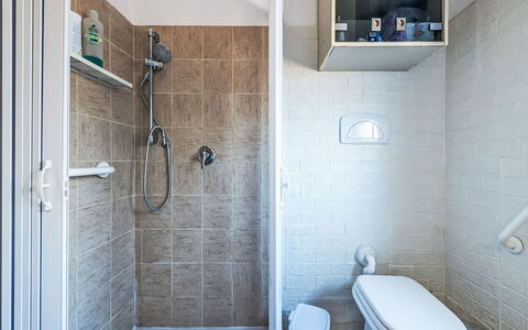 Villetta Luisa: Meubilair, Keuken En Eettafel, Stoel, Verdieping, Zee, Balkon, Oceaan, Toevlucht, Eco Hotel, Eetkamer