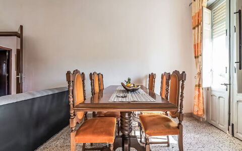 Villetta Luisa: Meubilair, Keuken En Eettafel, Stoel, Verdieping, Zee, Balkon, Oceaan, Toevlucht, Eco Hotel, Eetkamer