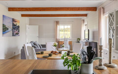 Onsjö: Meubilair, Keuken En Eettafel, Stoel, Verdieping, Zee, Balkon, Oceaan, Toevlucht, Eco Hotel, Eetkamer