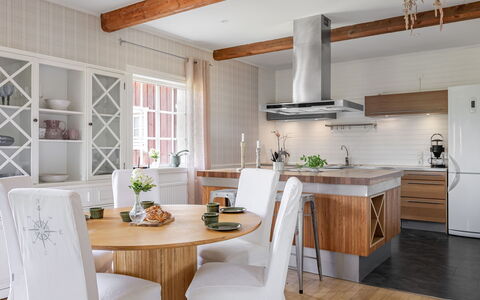 Onsjö: Meubilair, Keuken En Eettafel, Stoel, Verdieping, Zee, Balkon, Oceaan, Toevlucht, Eco Hotel, Eetkamer