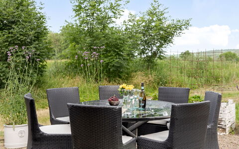 Onsjö: Meubilair, Keuken En Eettafel, Stoel, Verdieping, Zee, Balkon, Oceaan, Toevlucht, Eco Hotel, Eetkamer